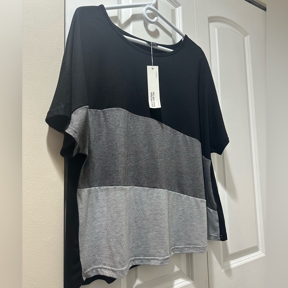 Bloomchic Plus Size XL Black and Gray T-Shirt us14-16